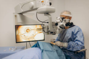 A doctor uses a microscope during eye surgery, diagnoses, cataract treatment, and diopter correction to help patients improve their vision.
